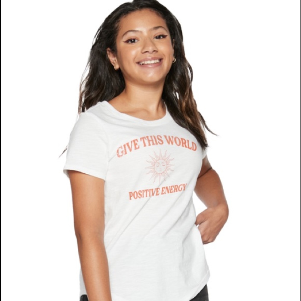 Juniors ‘positive energy’ Graphic Tee
